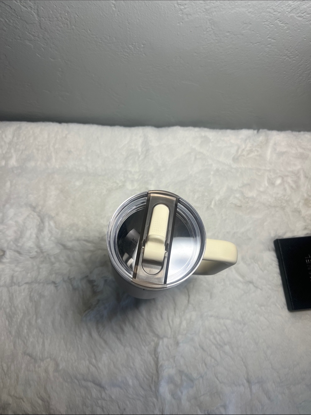 Stanley Cream/White Quencher ProPour Tumbler with Handle - Picture 2 of 4